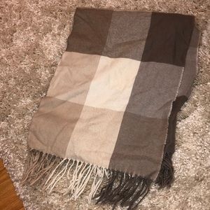 Women’s scarf